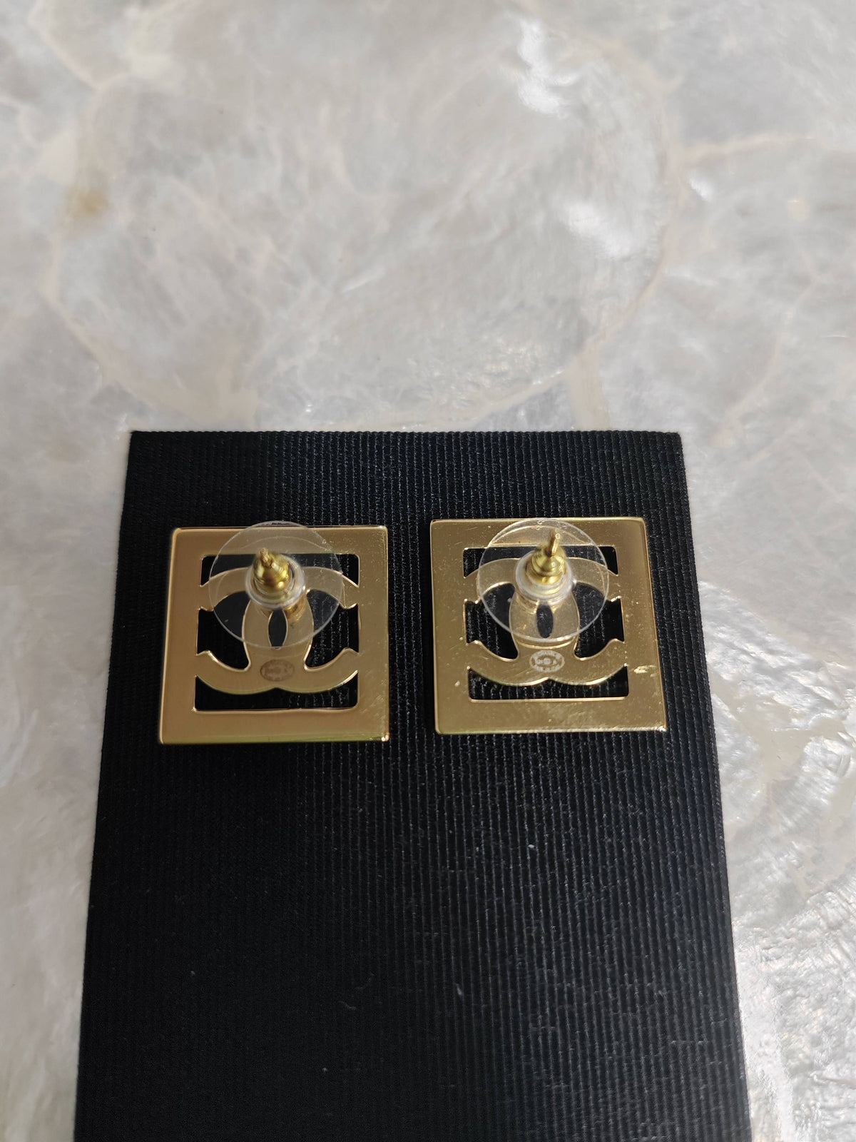 Chanel - Other - Gold-tone metal with white enamel detailing - Gold