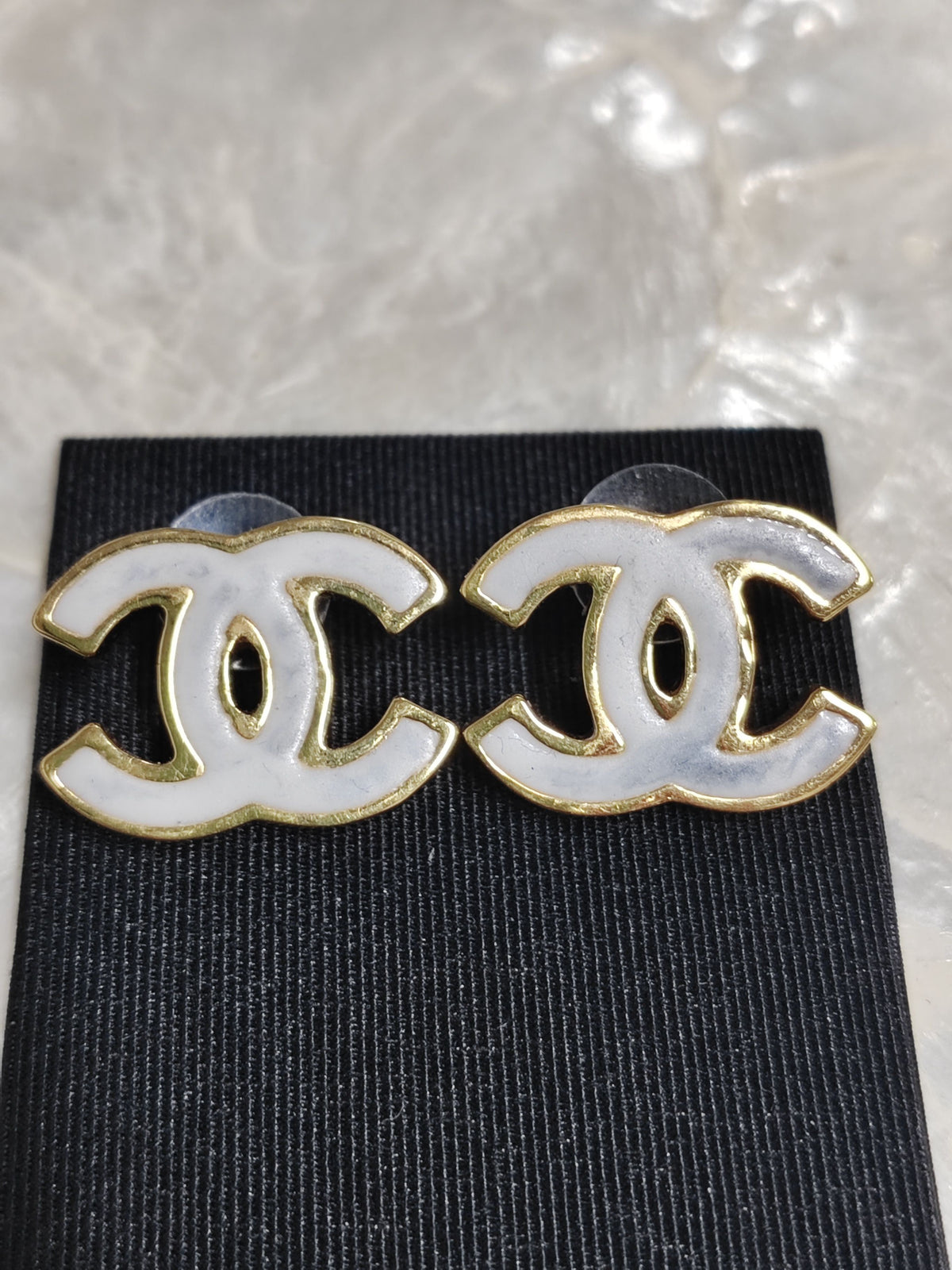 Chanel - Other - Gold-tone metal with white enamel. - Multicolour