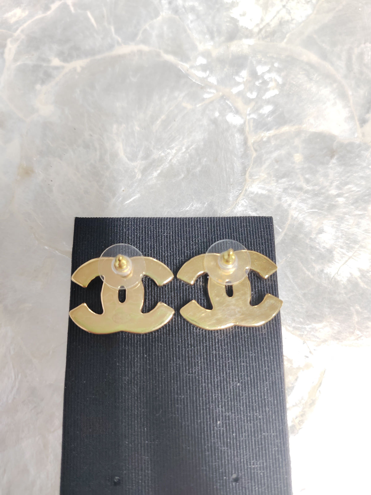 Chanel - Other - Gold-tone metal with white enamel. - Multicolour