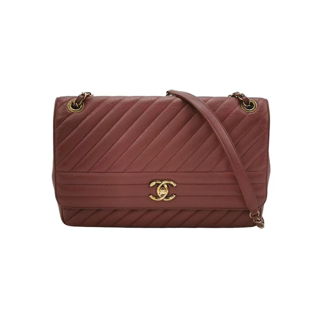 Chanel - Other - Lambskin leather - Burgundy with Gold-Tone Hardware - (Medium)