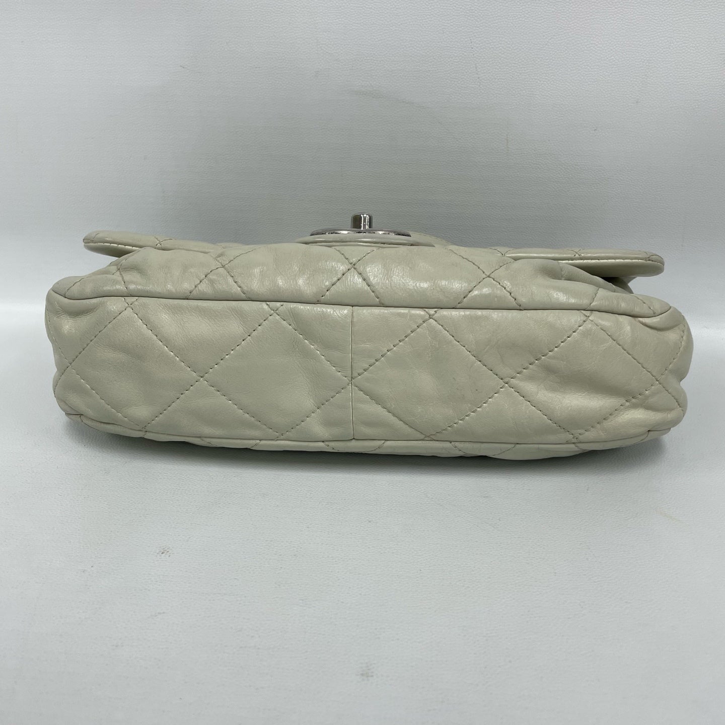 Chanel - Other - Lambskin leather - White - (medium)