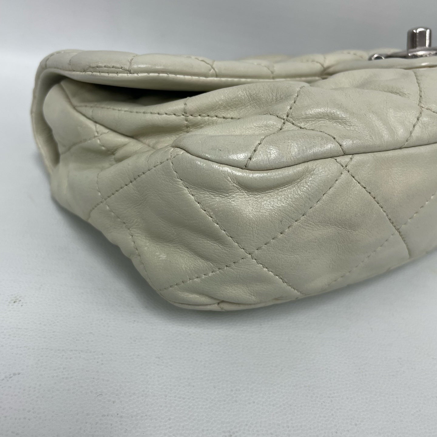 Chanel - Other - Lambskin leather - White - (medium)