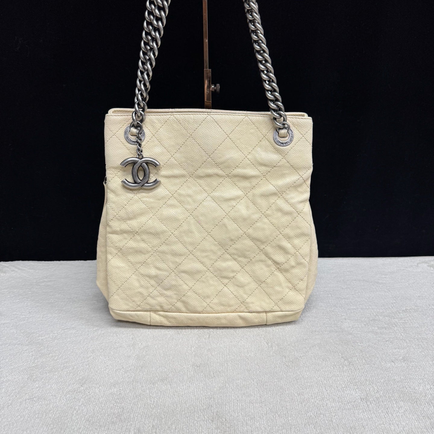 Chanel - Other - Leather - Beige - (Medium)
