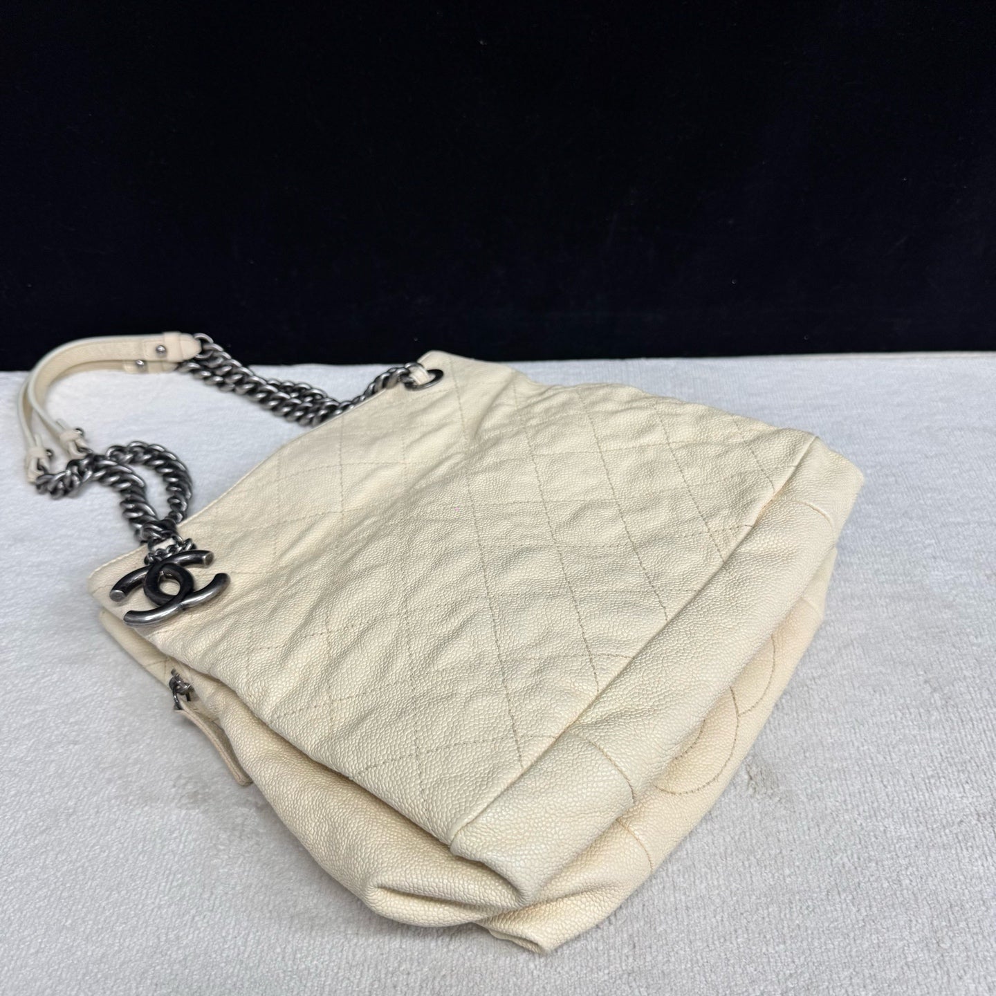 Chanel - Other - Leather - Beige - (Medium)