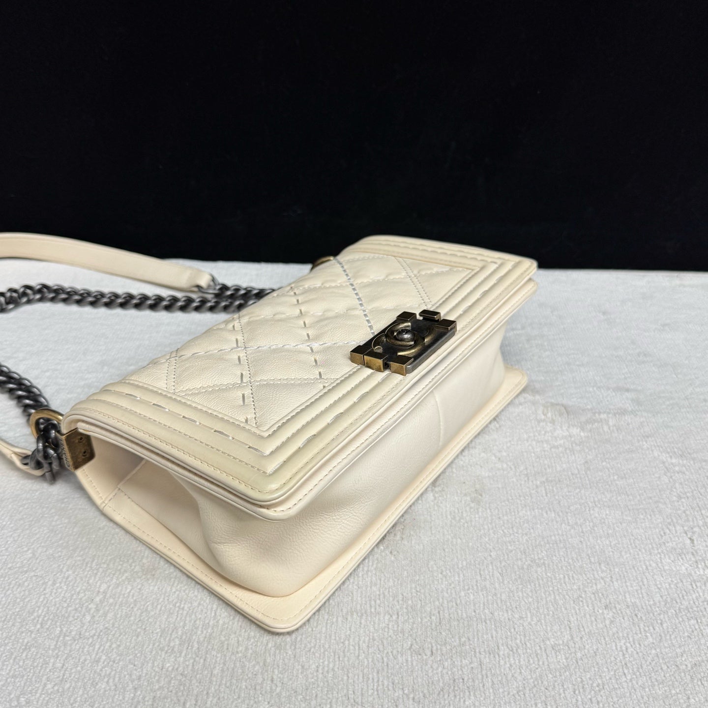 Chanel - Other - Leather - Beige - (medium)