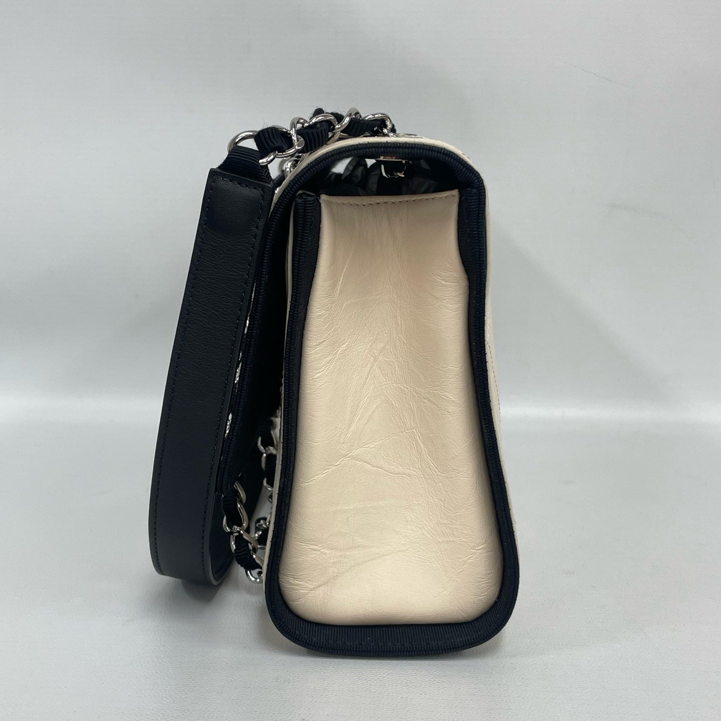 Chanel - Other - Leather - Beige - (medium)