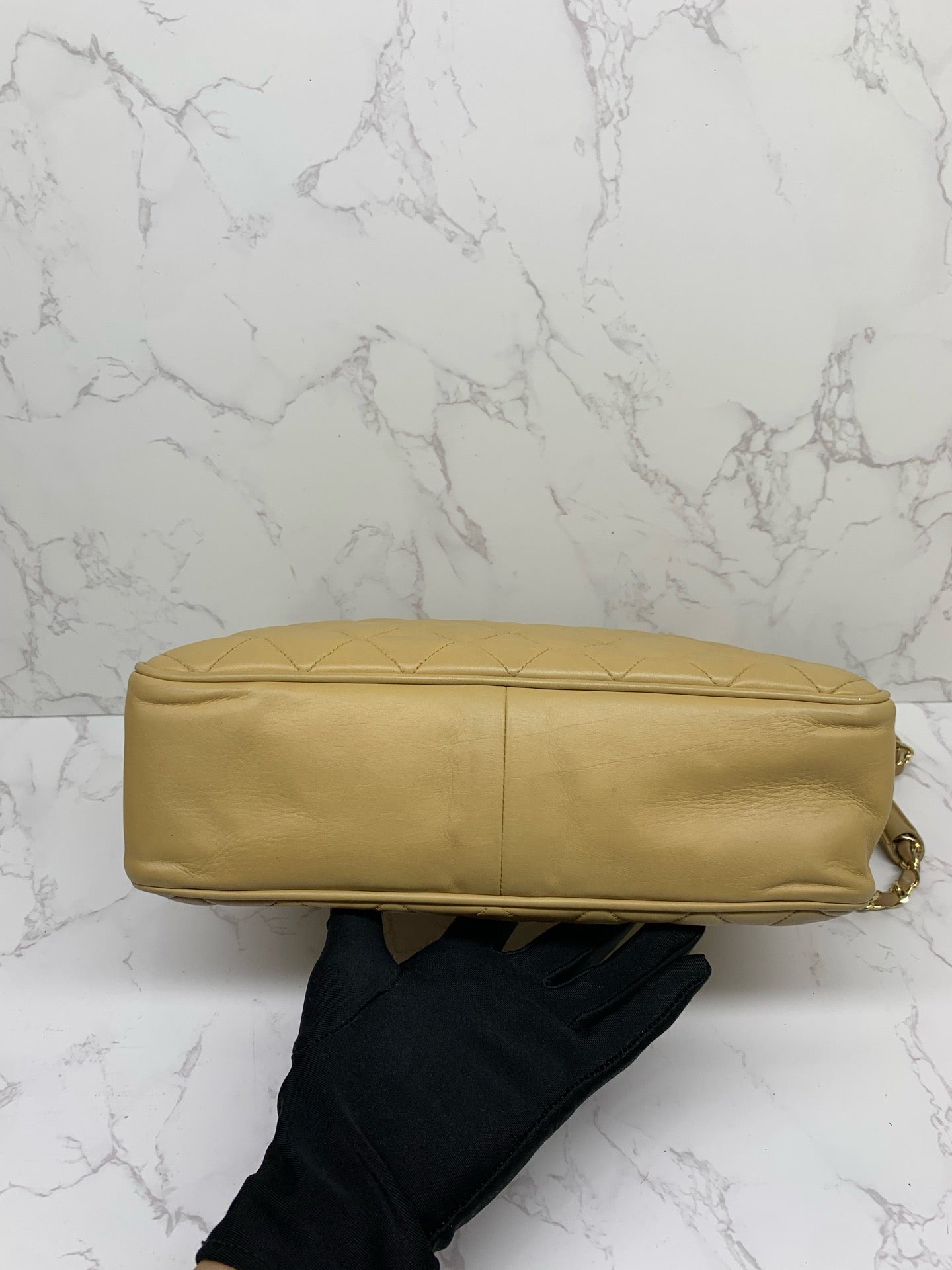 Chanel - Other - Leather - Beige - (medium)