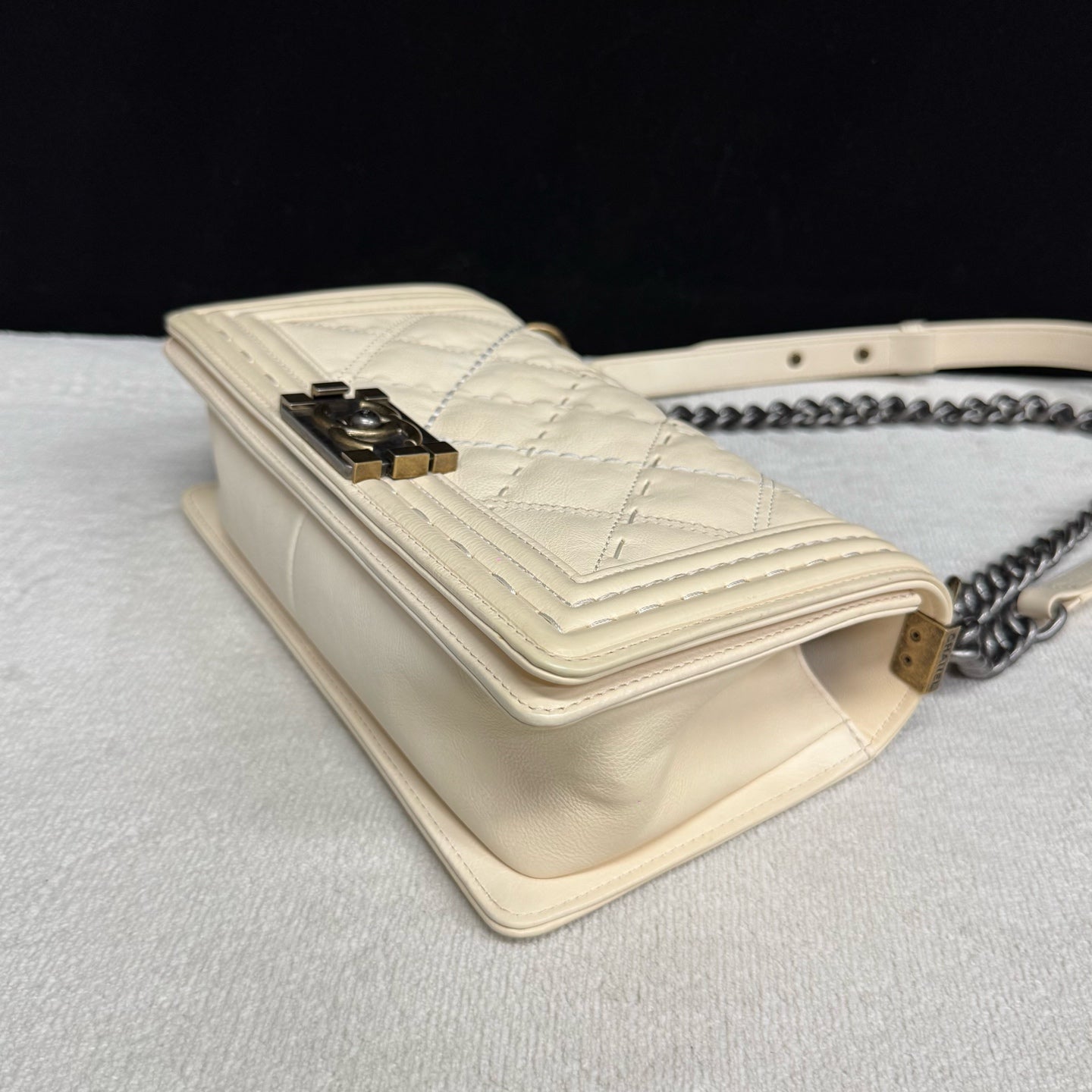 Chanel - Other - Leather - Beige - (medium)