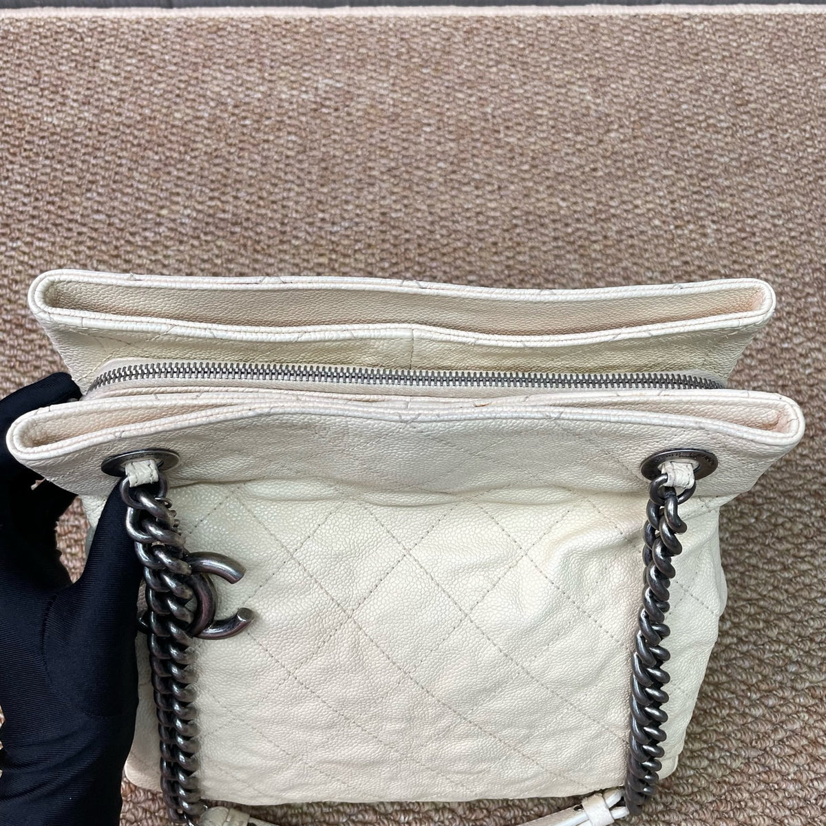 Chanel - Other - Leather - Beige - (Medium)