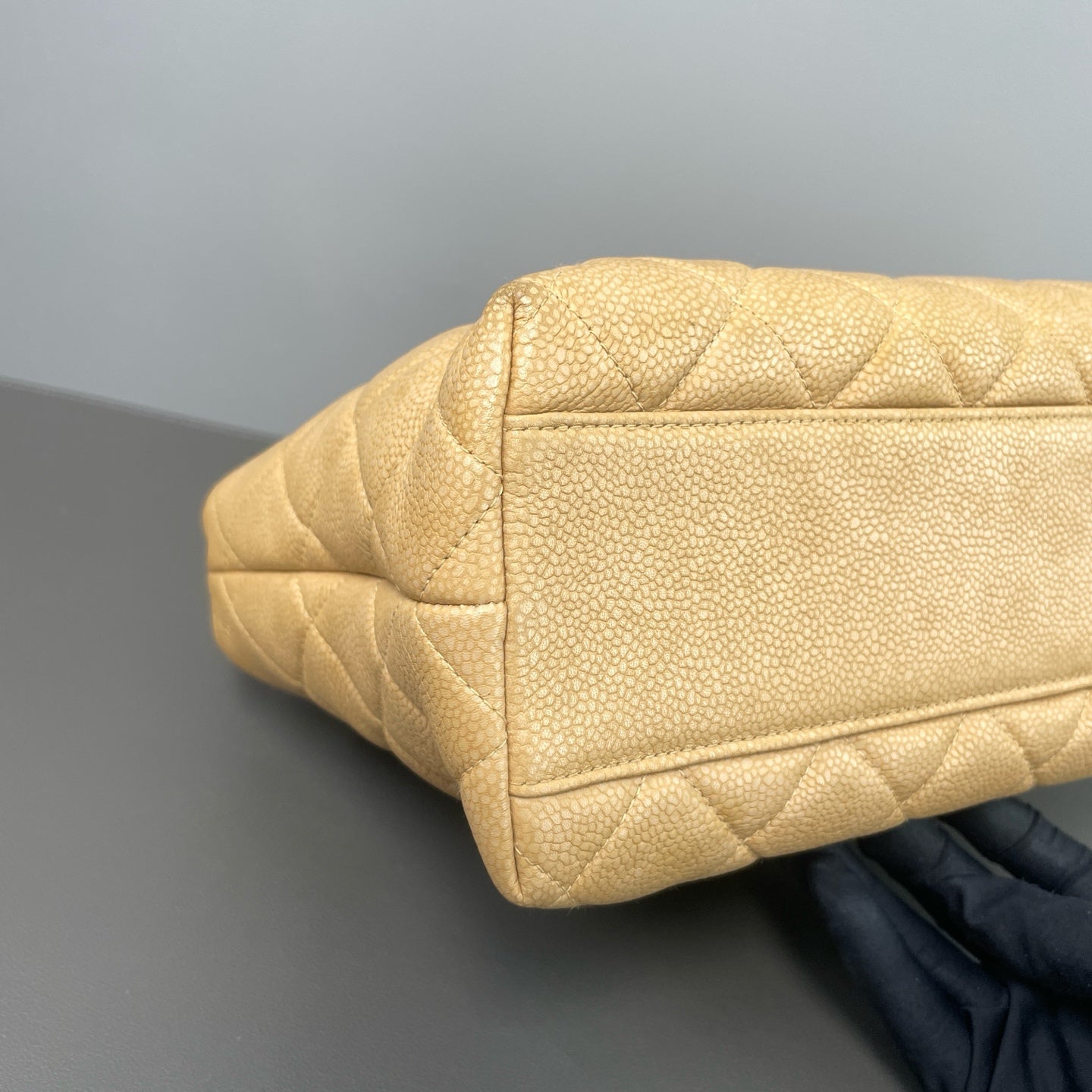Chanel - Other - Leather - Beige - (medium)