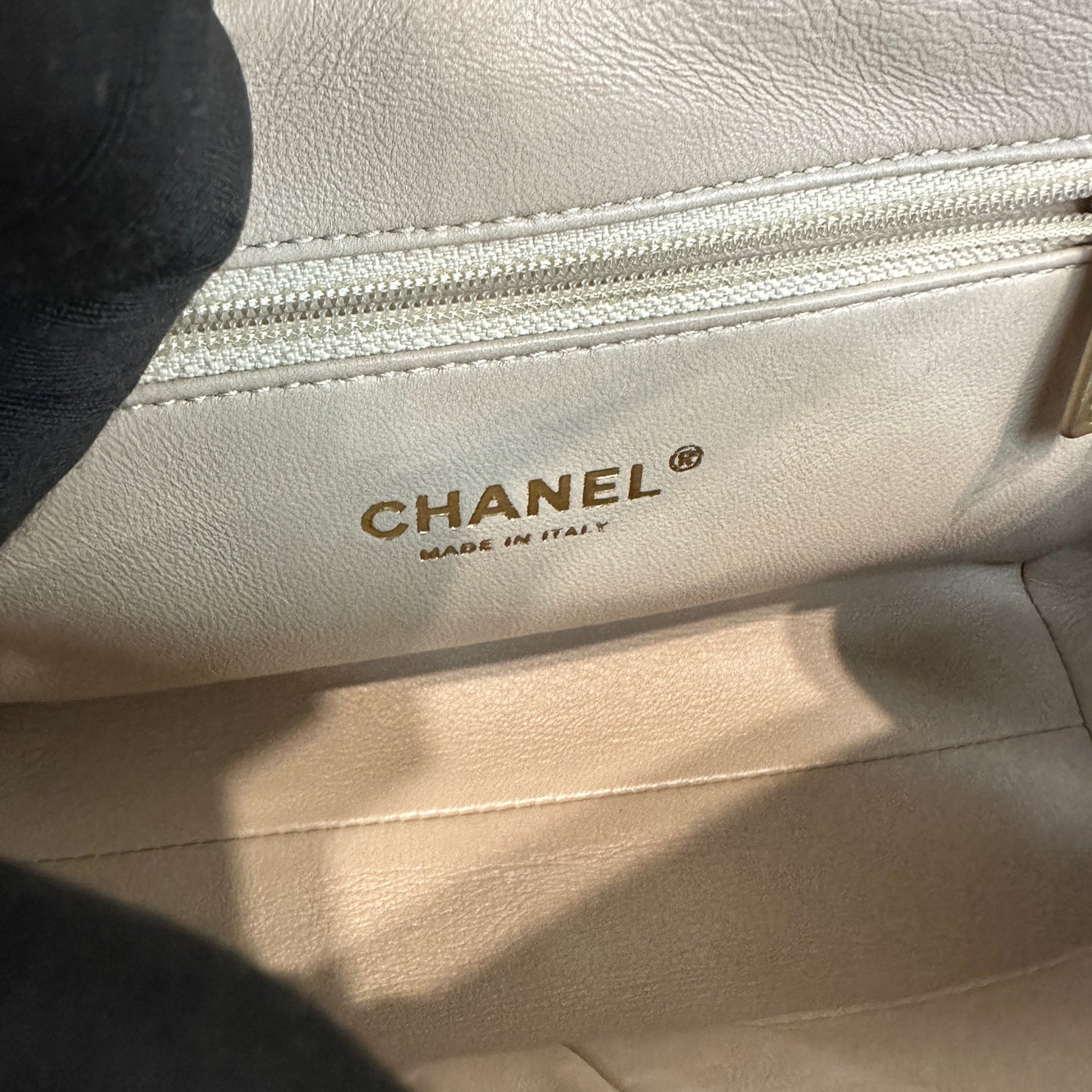 Chanel - Other - Leather - Beige - (medium)