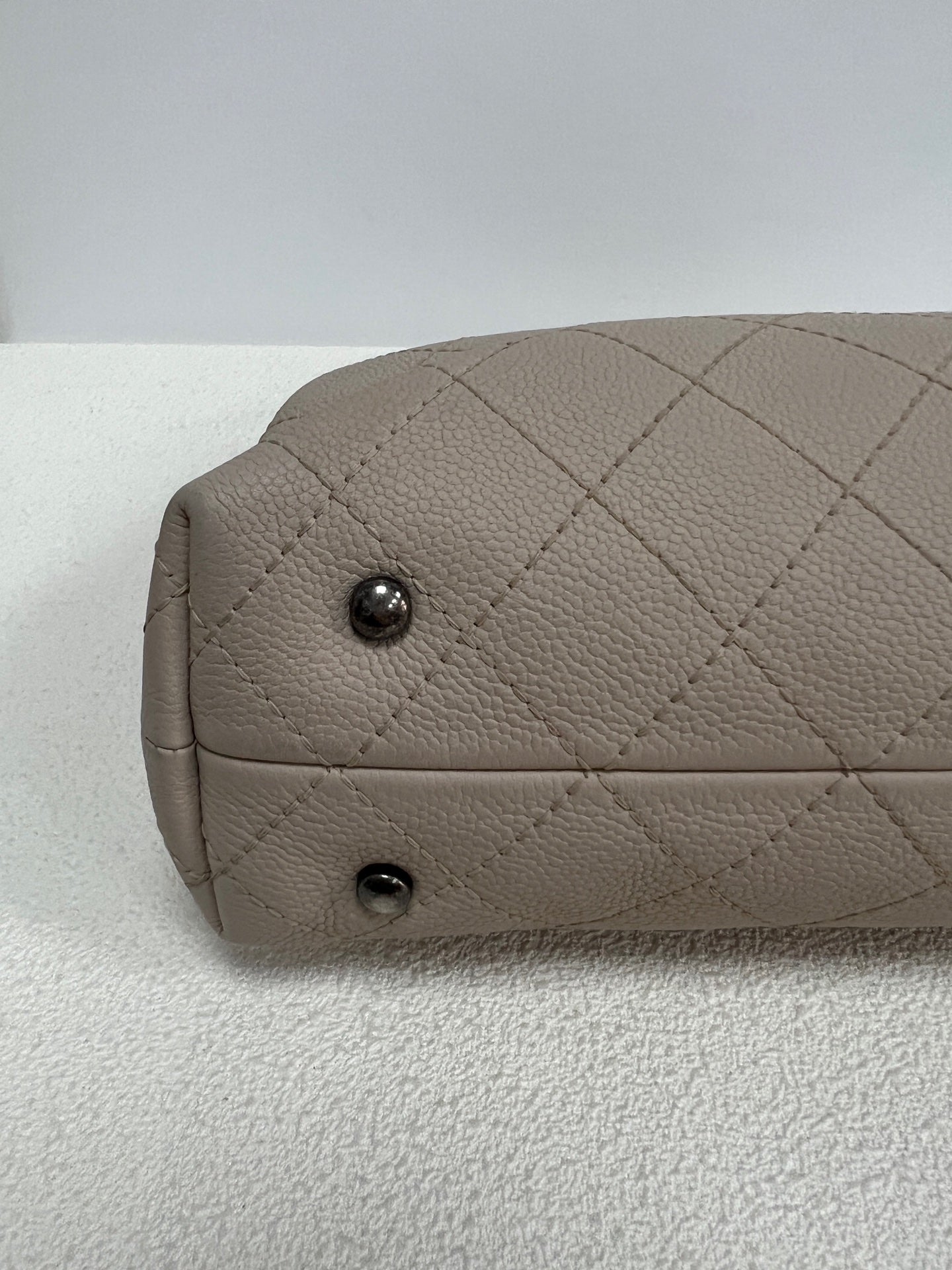 Chanel - Other - Leather - Beige - (medium)