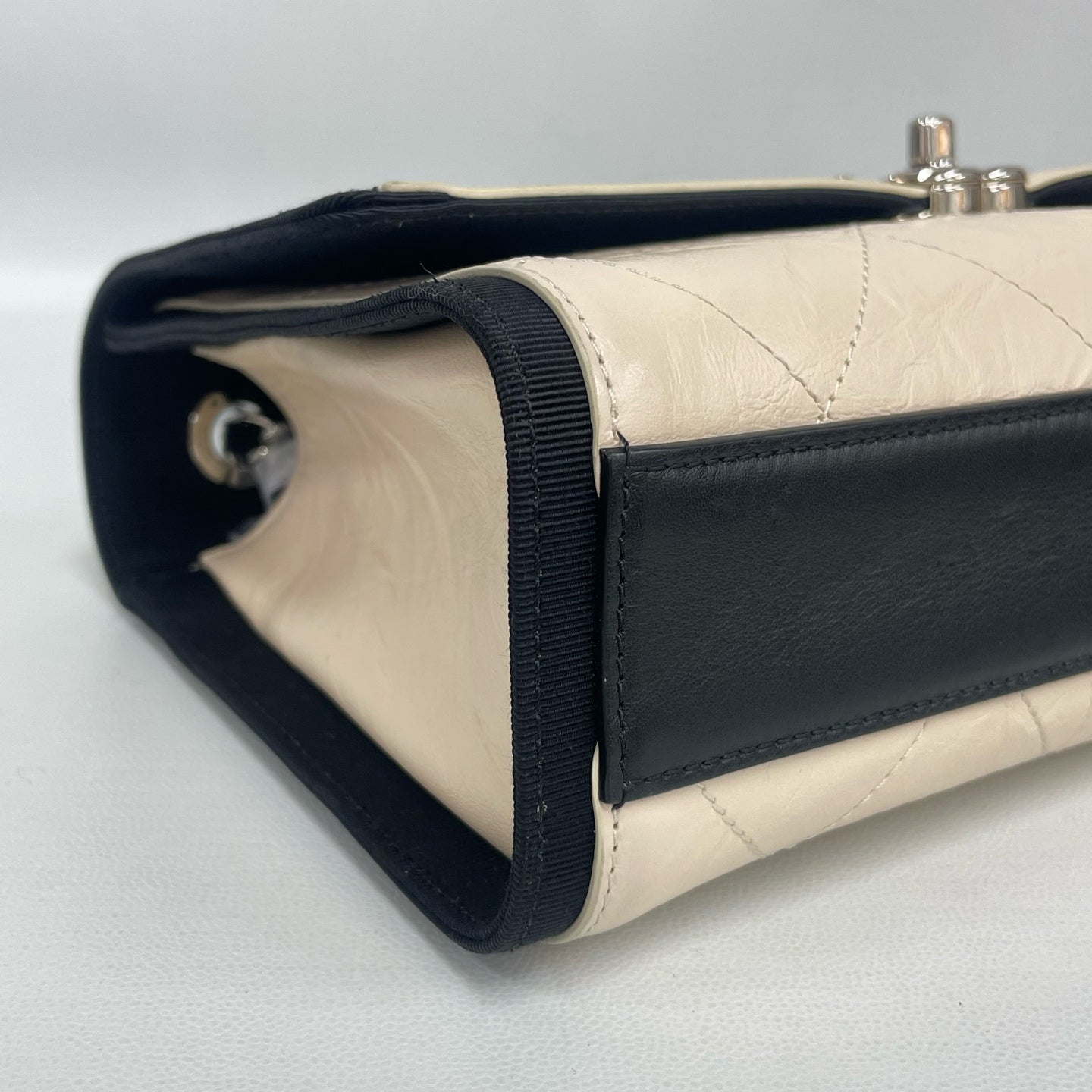 Chanel - Other - Leather - Beige - (medium)