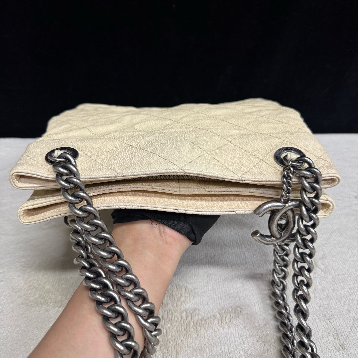 Chanel - Other - Leather - Beige - (Medium)