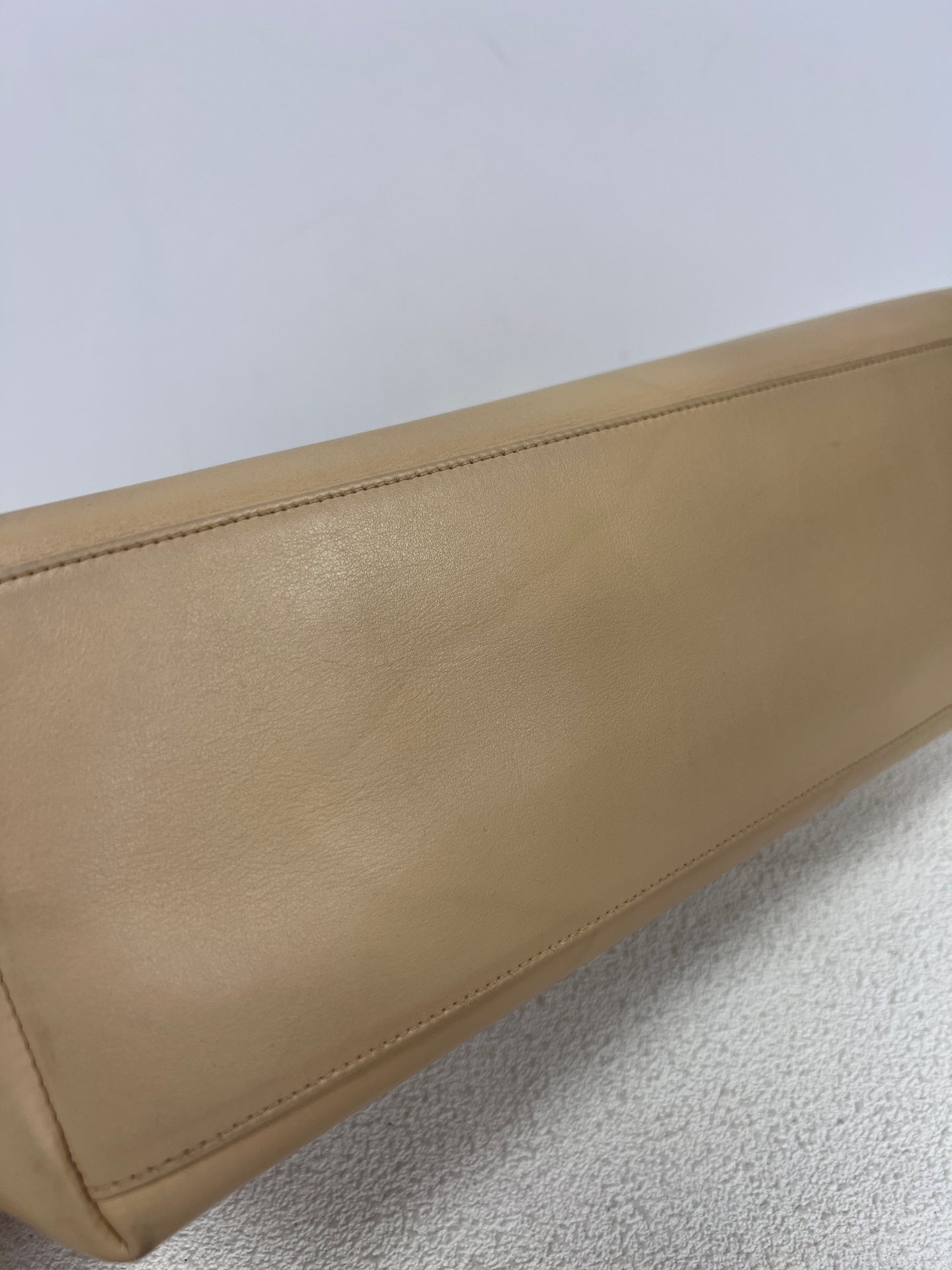 Chanel - Other - Leather - Beige - (medium)