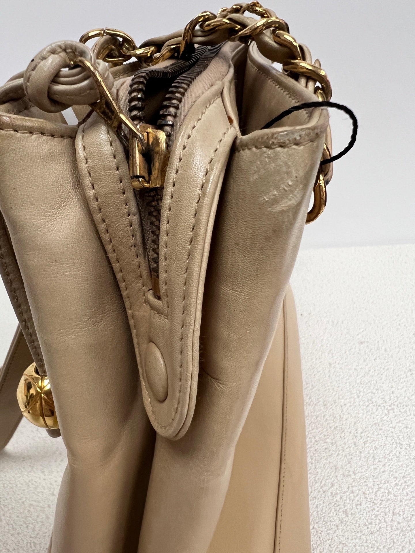 Chanel - Other - Leather - Beige - (medium)