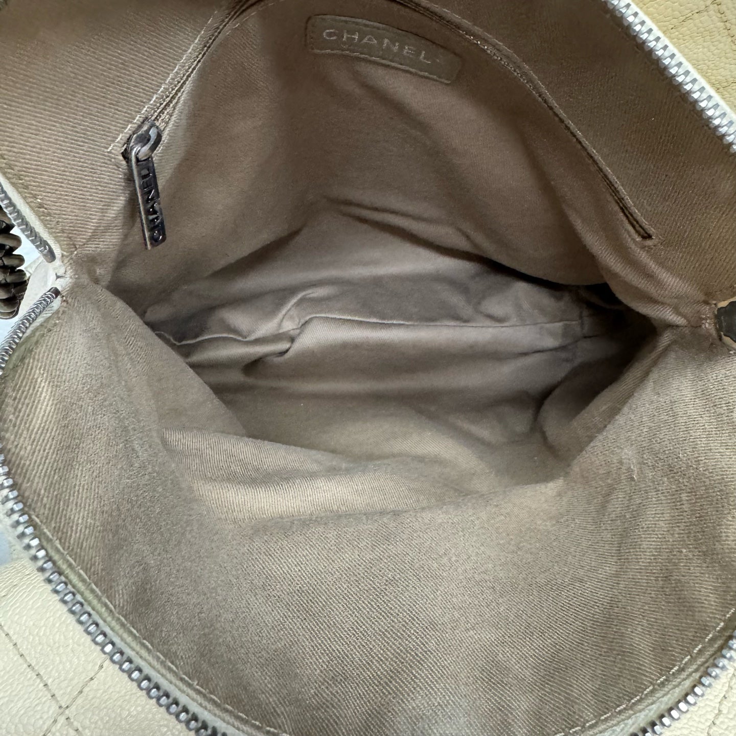 Chanel - Other - Leather - Beige - (Medium)
