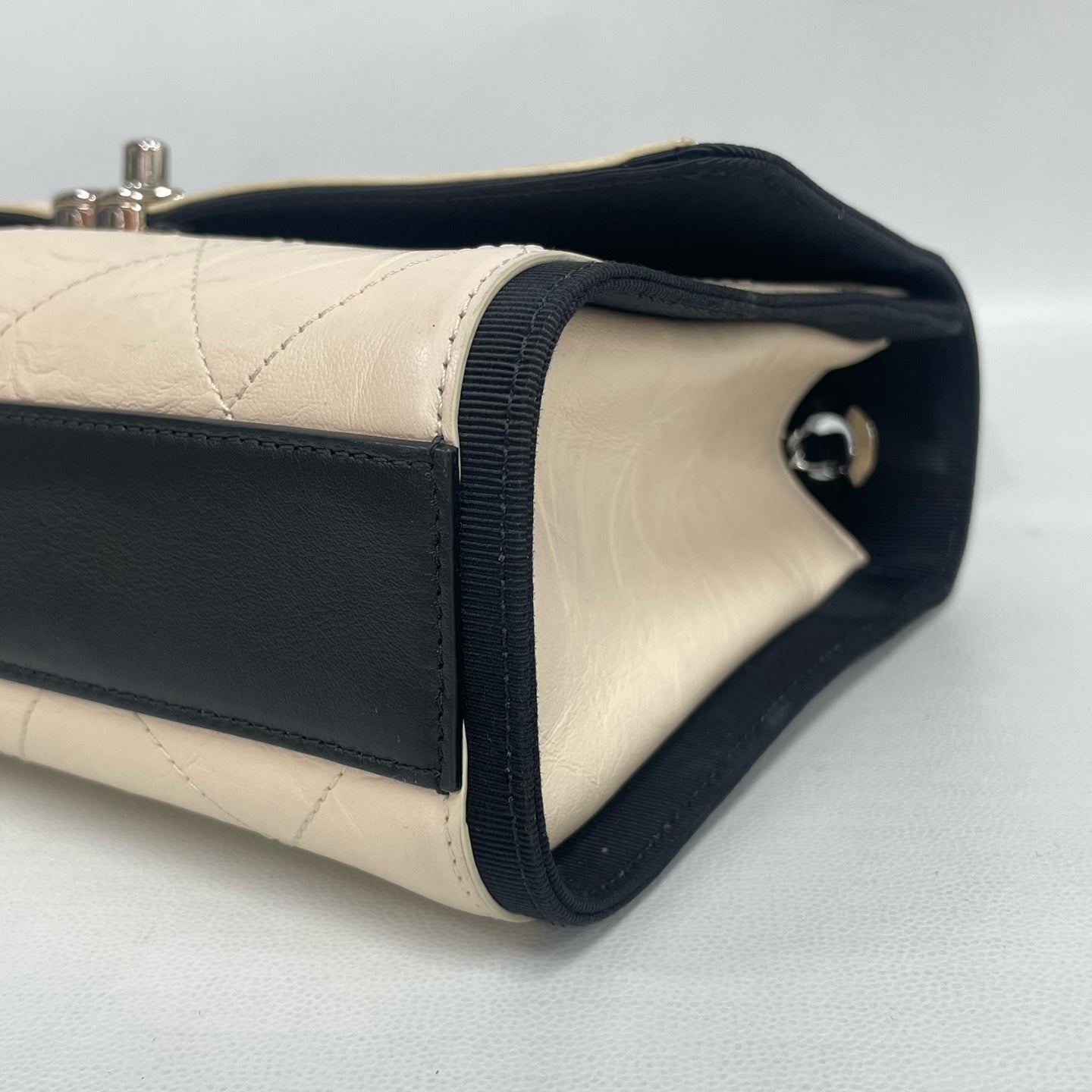 Chanel - Other - Leather - Beige - (medium)