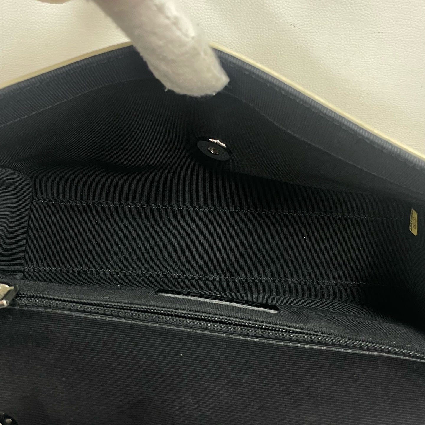Chanel - Other - Leather - Beige - (medium)