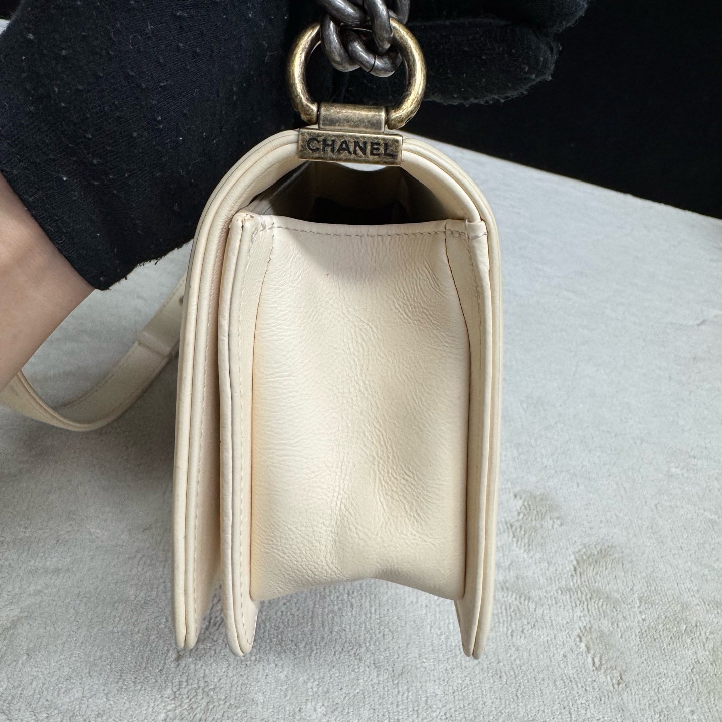 Chanel - Other - Leather - Beige - (medium)