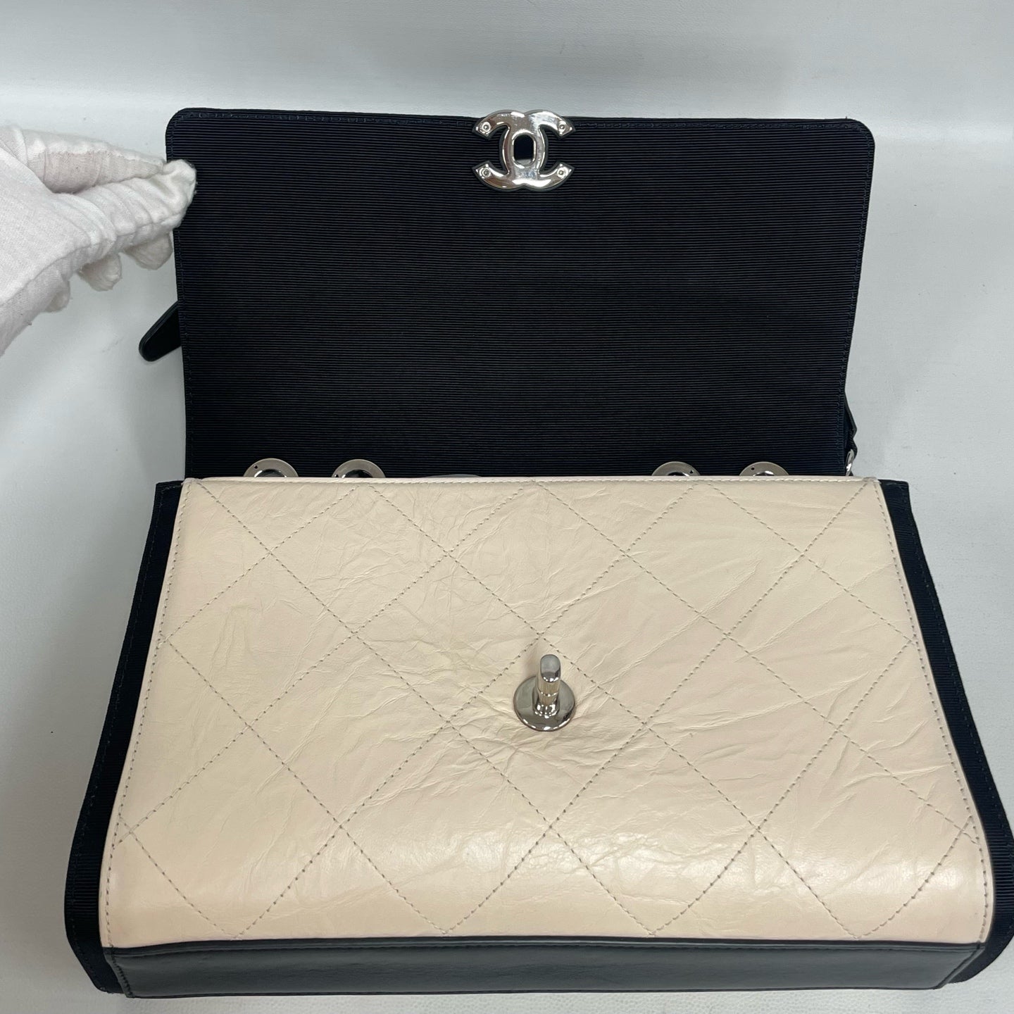 Chanel - Other - Leather - Beige - (medium)
