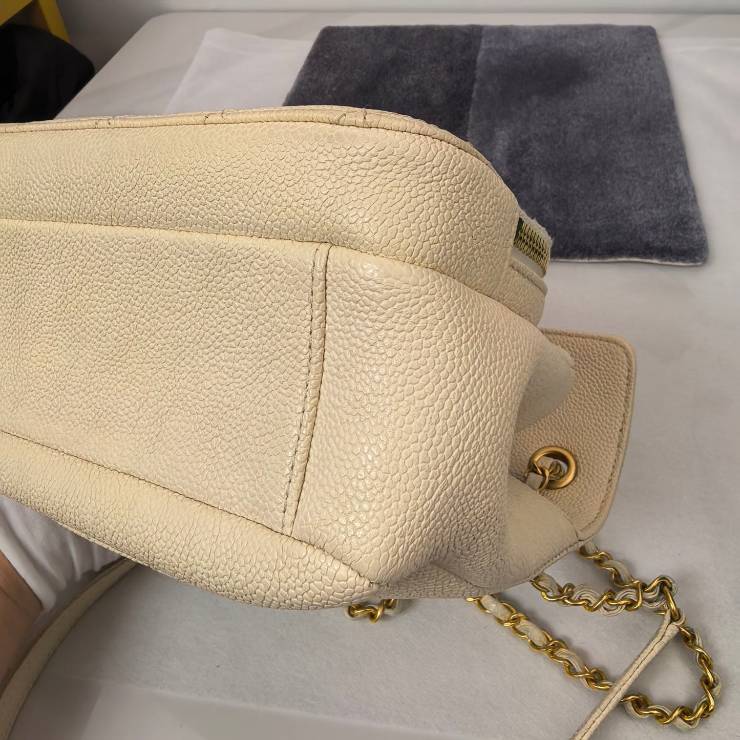 Chanel - Other - Leather - Beige - (medium)