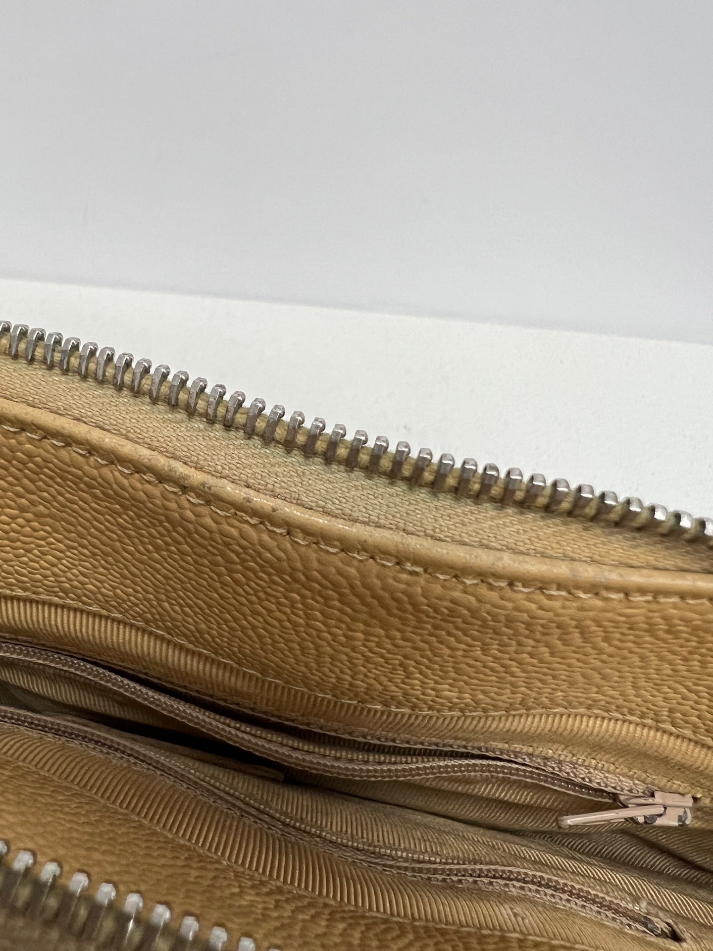 Chanel - Other - Leather - Beige - (medium)