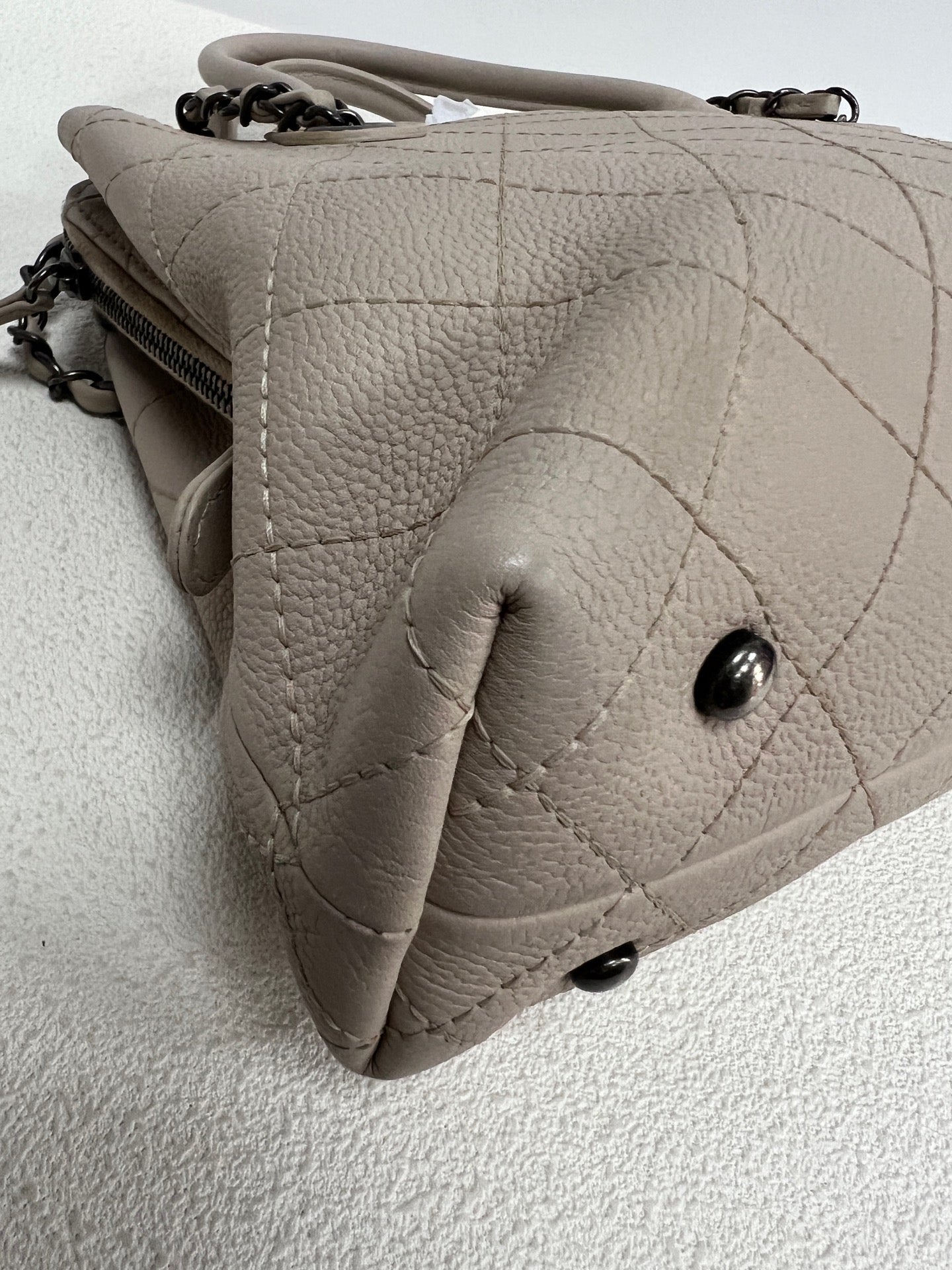 Chanel - Other - Leather - Beige - (medium)