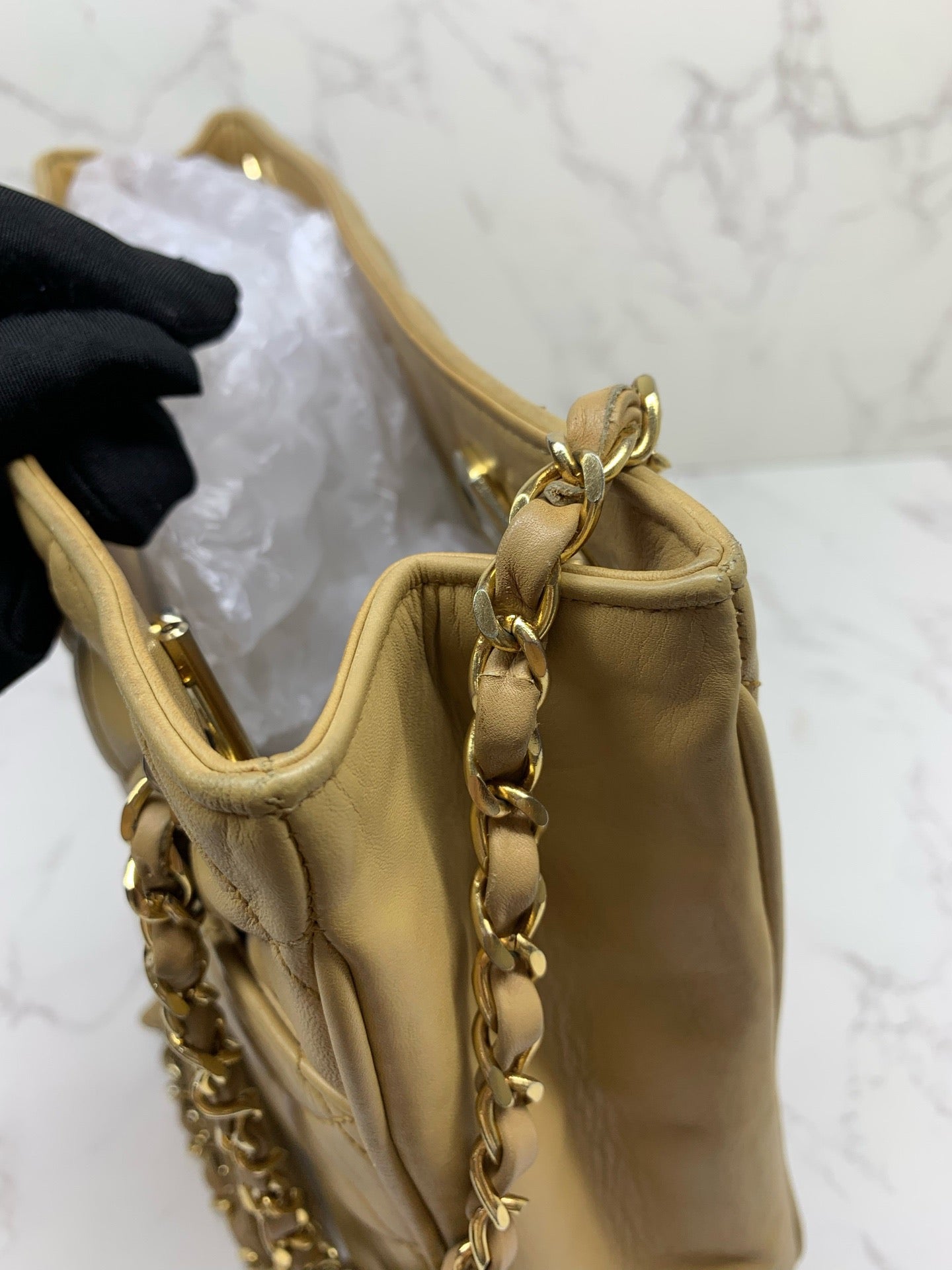 Chanel - Other - Leather - Beige - (medium)