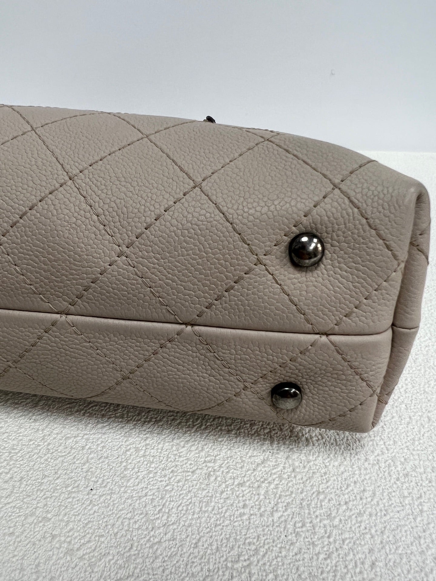 Chanel - Other - Leather - Beige - (medium)