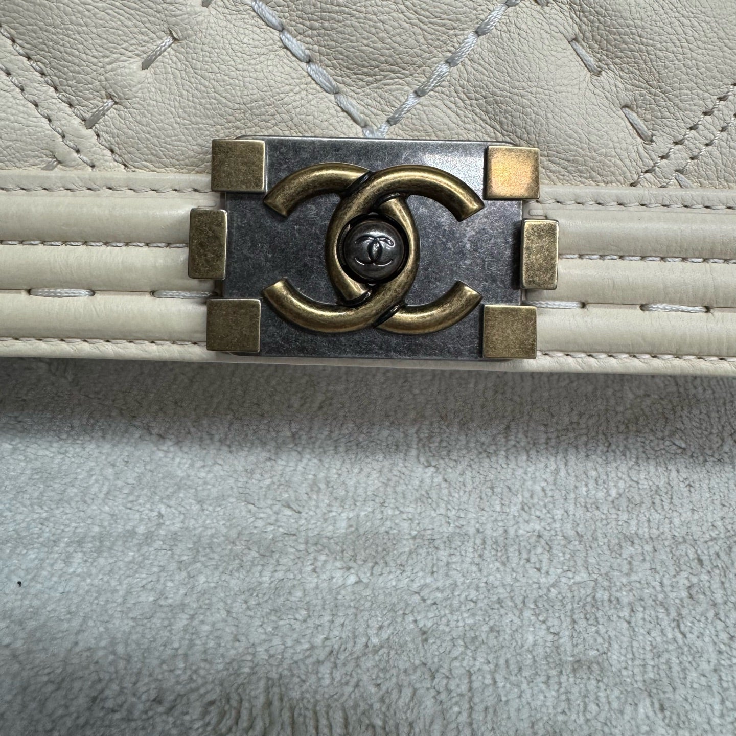 Chanel - Other - Leather - Beige - (medium)