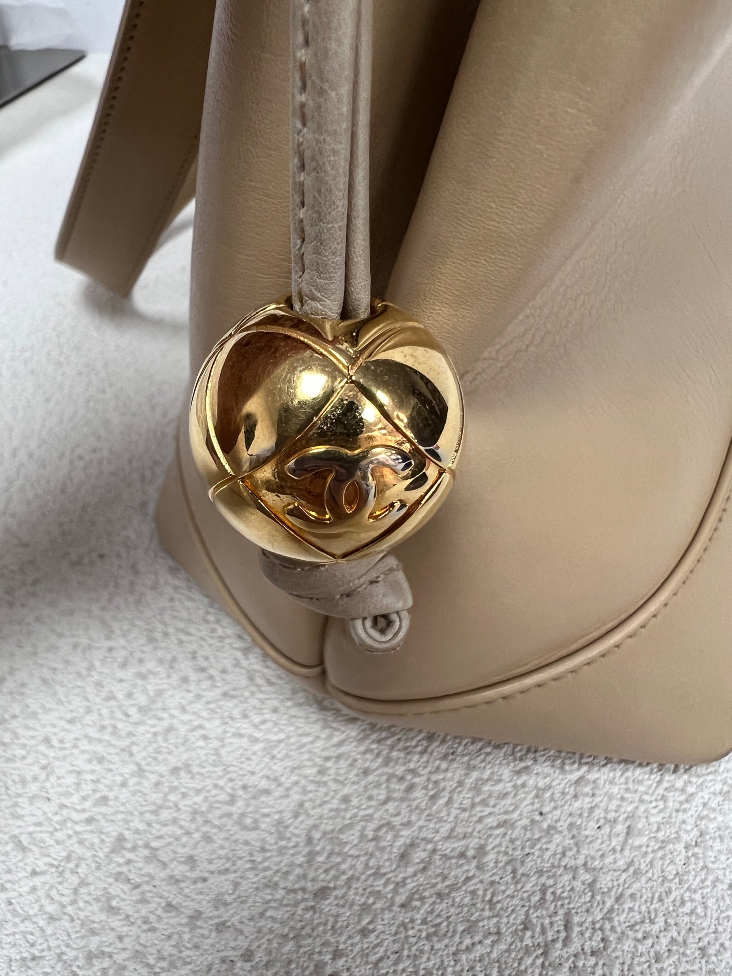 Chanel - Other - Leather - Beige - (medium)
