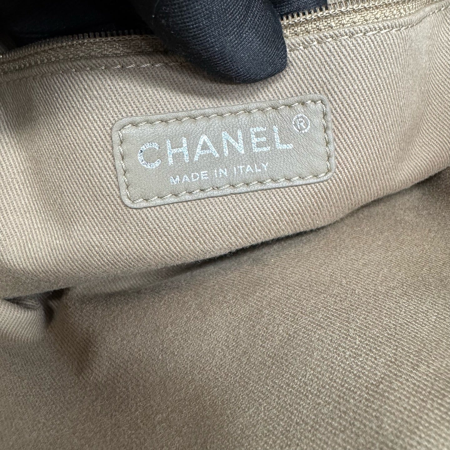 Chanel - Other - Leather - Beige - (medium)