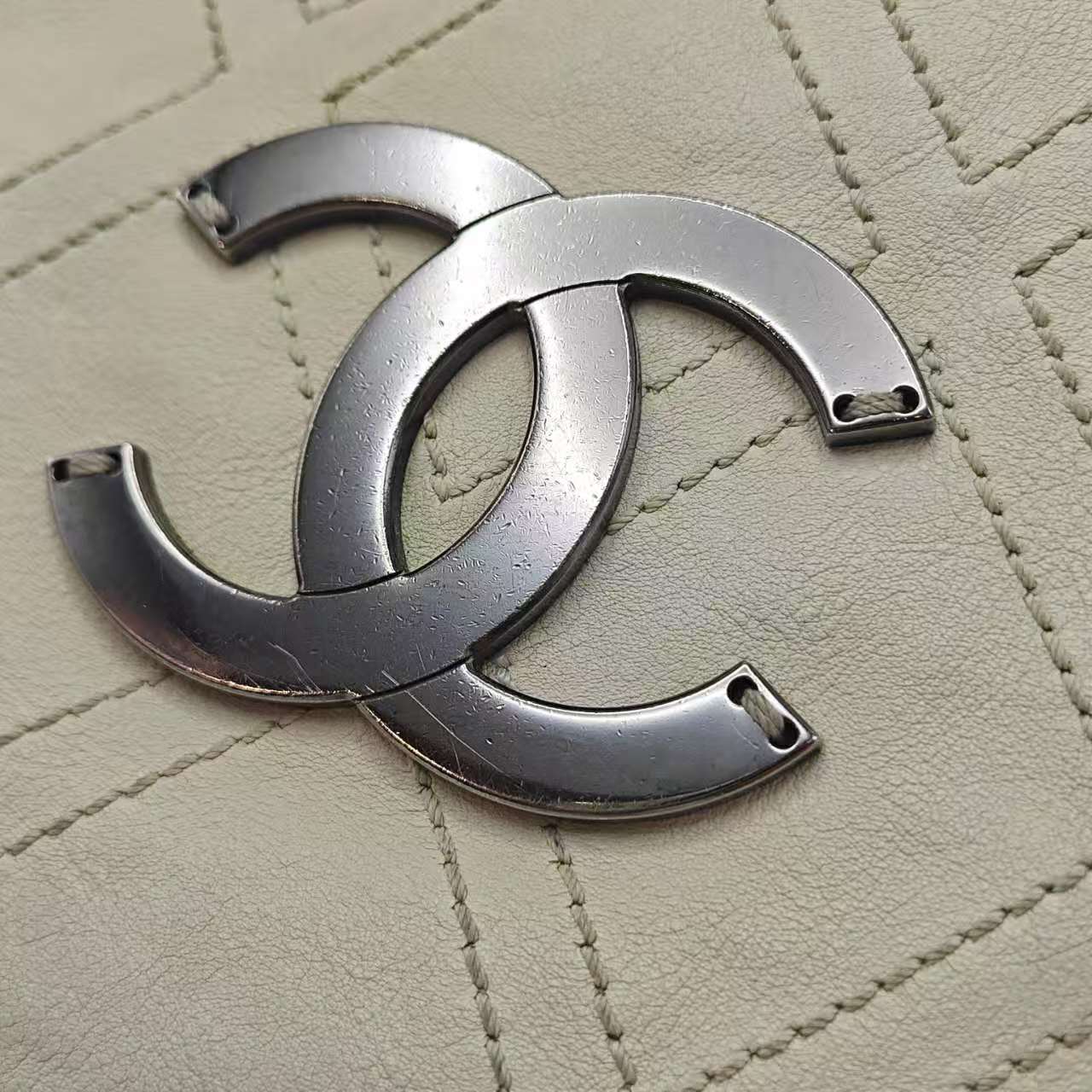 Chanel - Other - Leather - Beige - (medium)