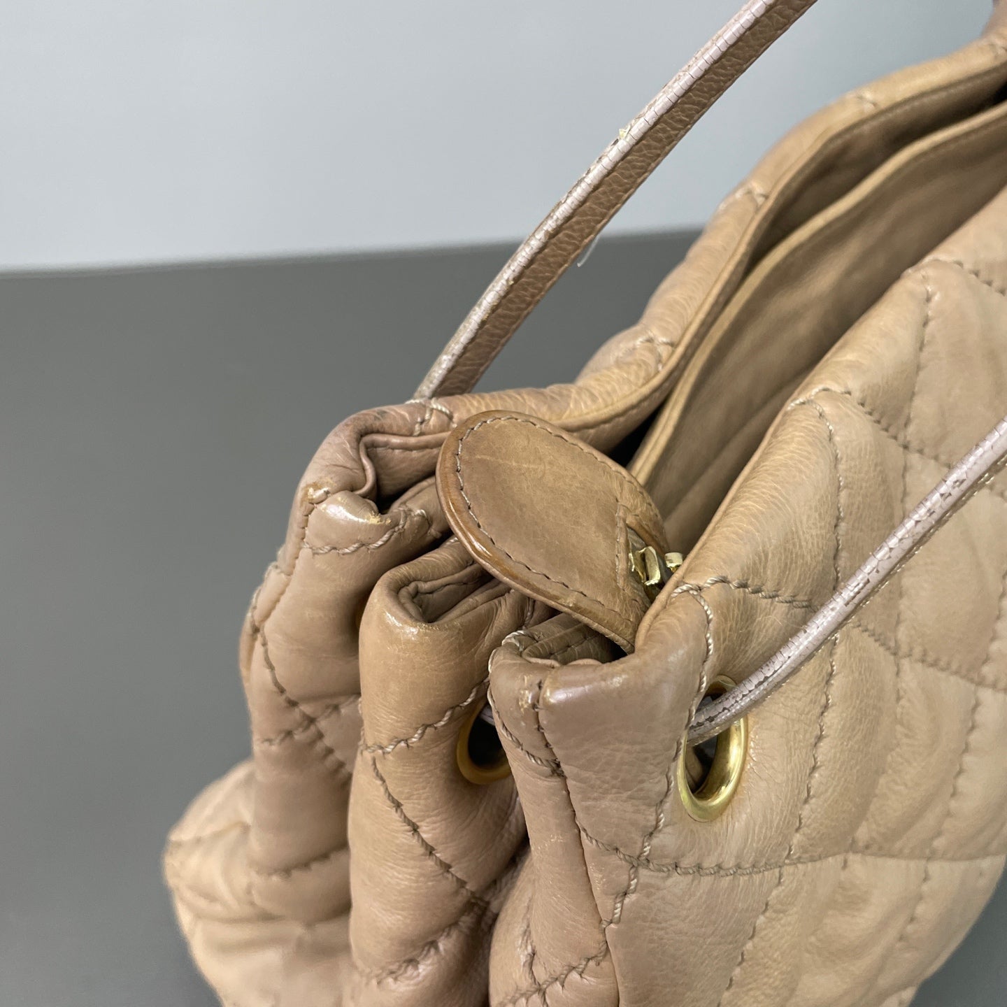 Chanel - Other - Leather - Beige - (medium)