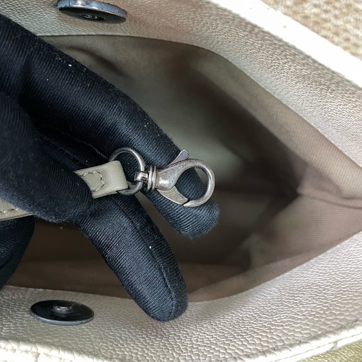 Chanel - Other - Leather - Beige - (Medium)