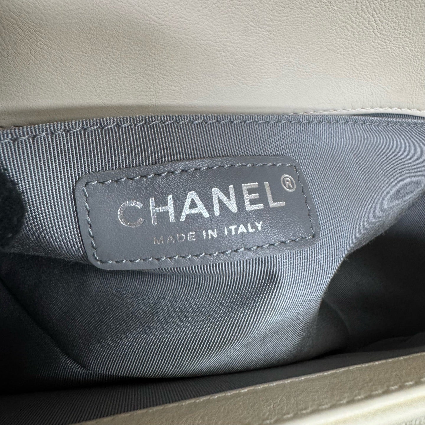 Chanel - Other - Leather - Beige - (medium)