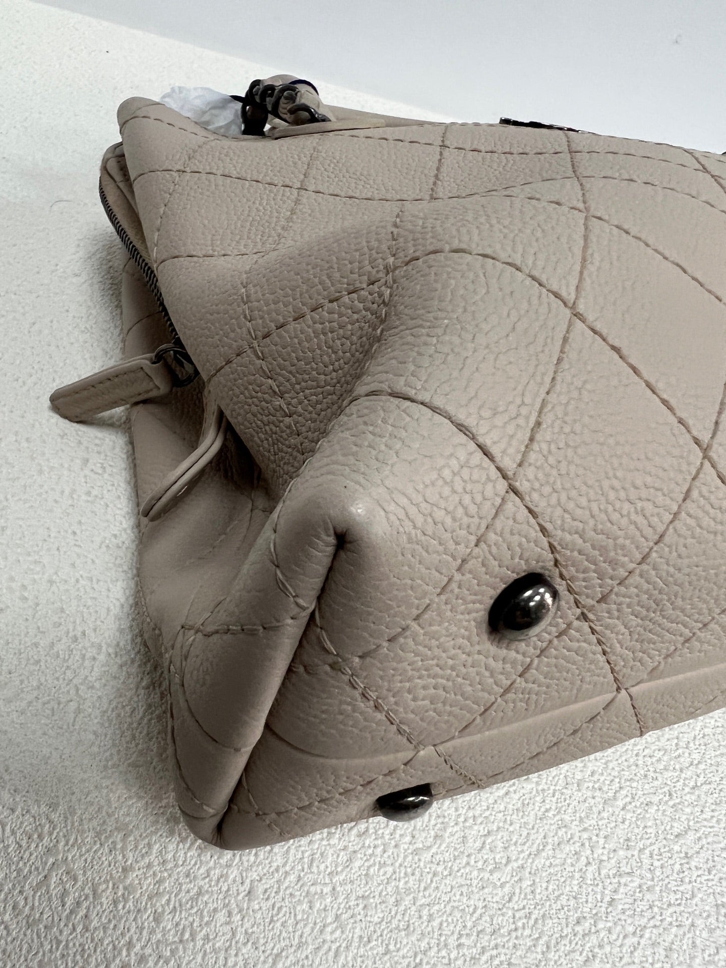 Chanel - Other - Leather - Beige - (medium)