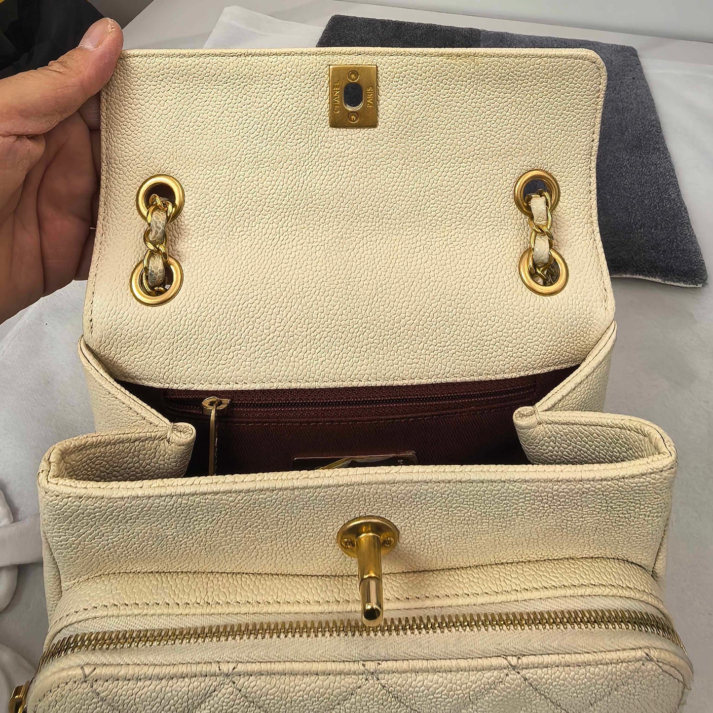 Chanel - Other - Leather - Beige - (medium)