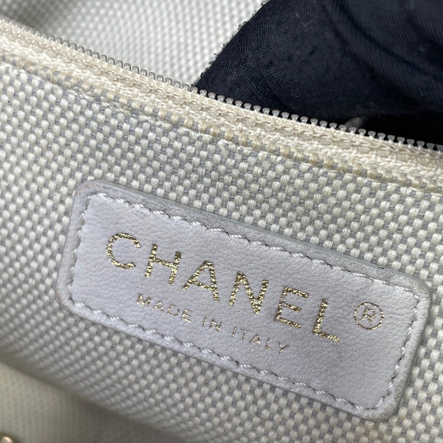 Chanel - Other - Leather - Beige - (medium)