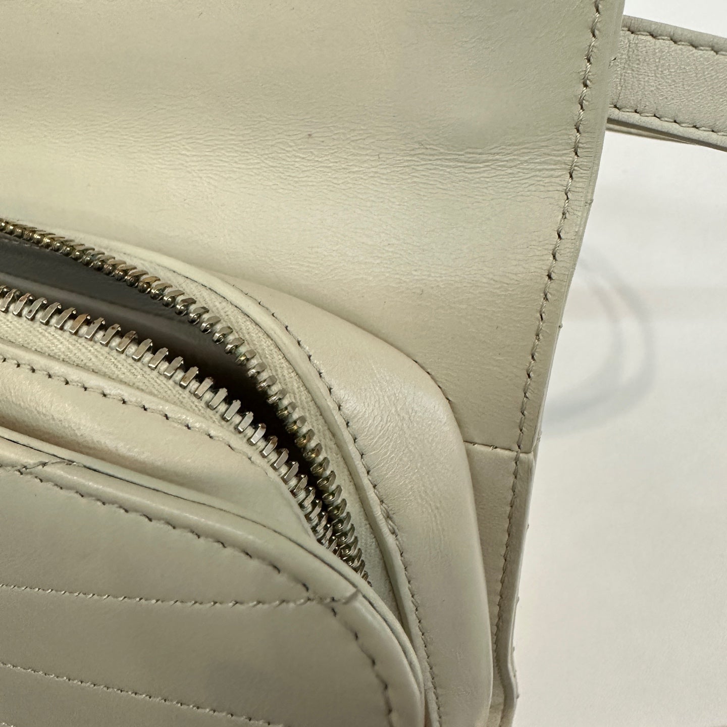 Chanel - Other - Leather - Beige - (mini)