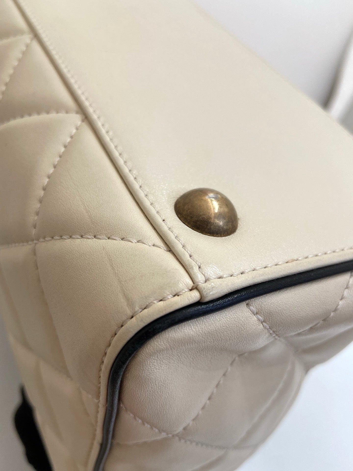 Chanel - Other - Leather - Beige - (Other)
