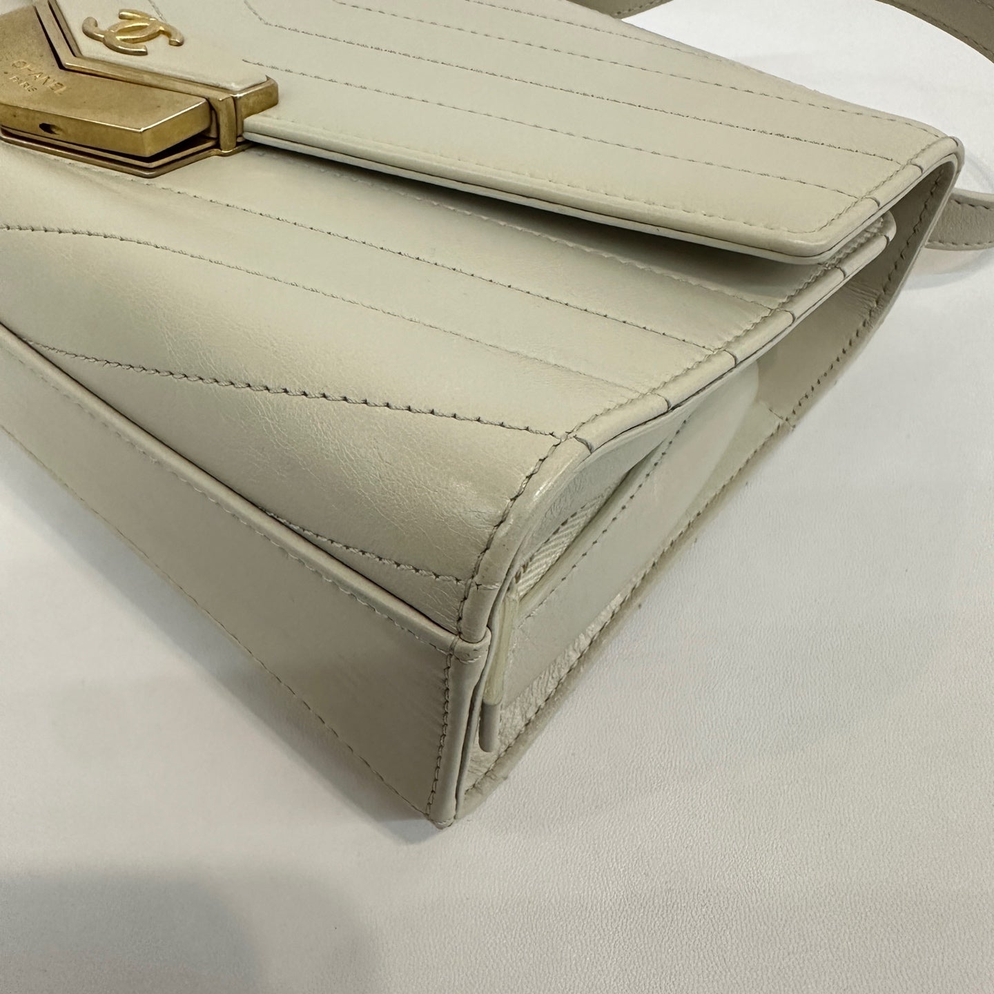 Chanel - Other - Leather - Beige - (Small)