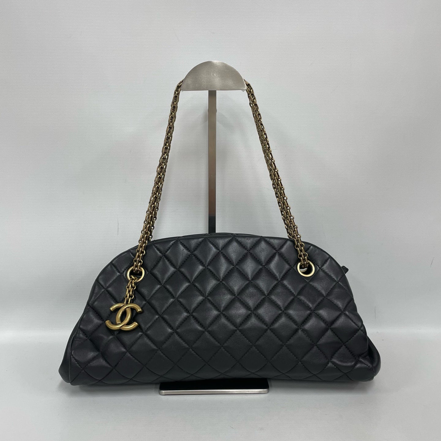 Chanel - Other - Leather - Black - (medium)