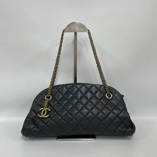 Chanel - Other - Leather - Black - (medium)