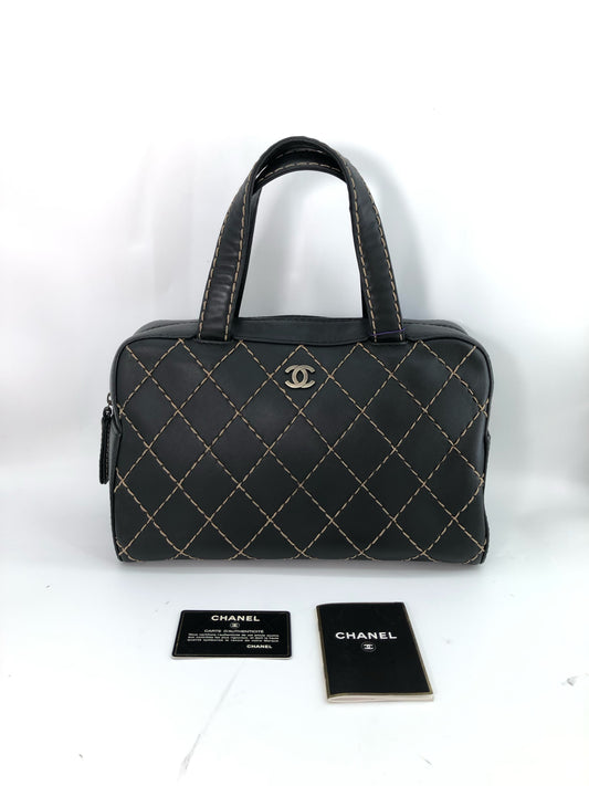 Chanel - Other - Leather - Black - (medium)