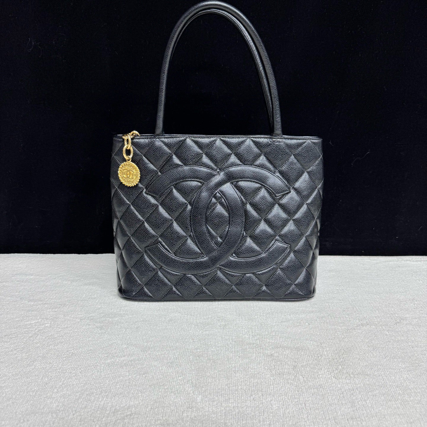 Chanel - Other - Leather - Black - (medium)