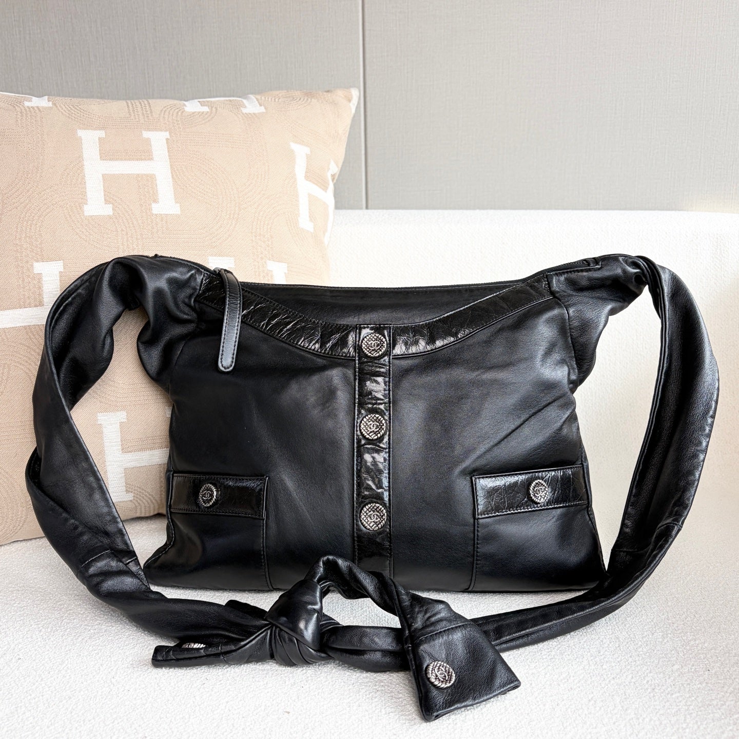 Chanel - Other - Leather - Black - (medium)