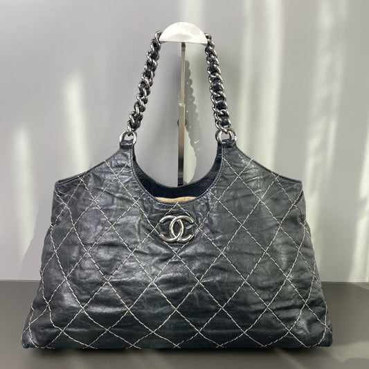 Chanel - Other - Leather - Black - (Medium)
