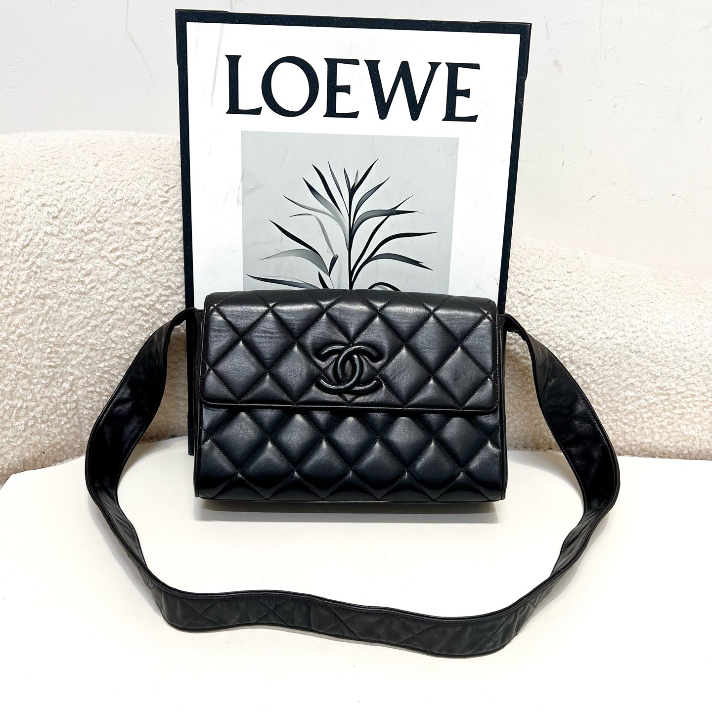 Chanel - Other - Leather - Black - (medium)